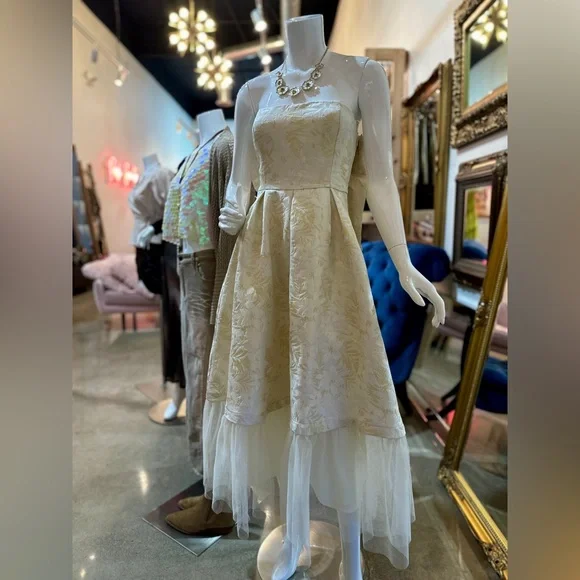 Storia | Dresses | Winter White Retro Strapless Statement Midi Holiday Dress  | Poshmark